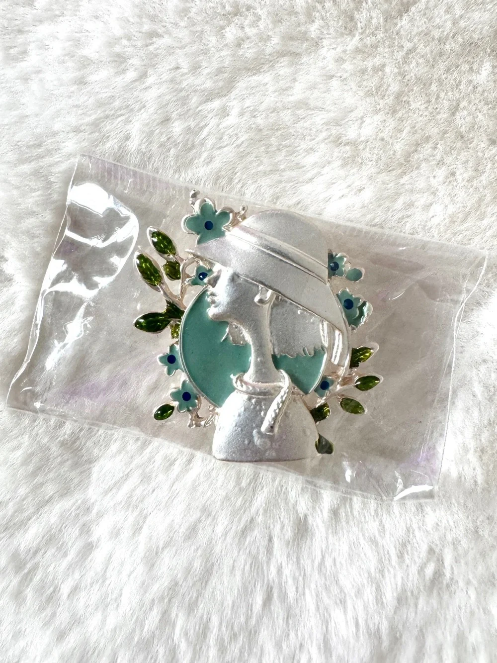 Women's Fashion Silver Tone Hardware Brooch - NIP